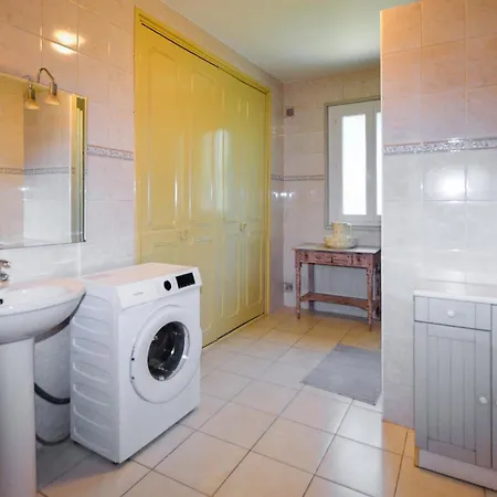 Apartment In With Private Swimming Pool, Be Inside Or Outside *